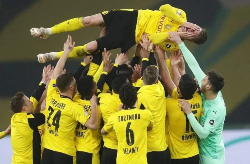 Łukasz Piszczek w ten sposób został pożegnany przez kolegów z Borussii Dortmund