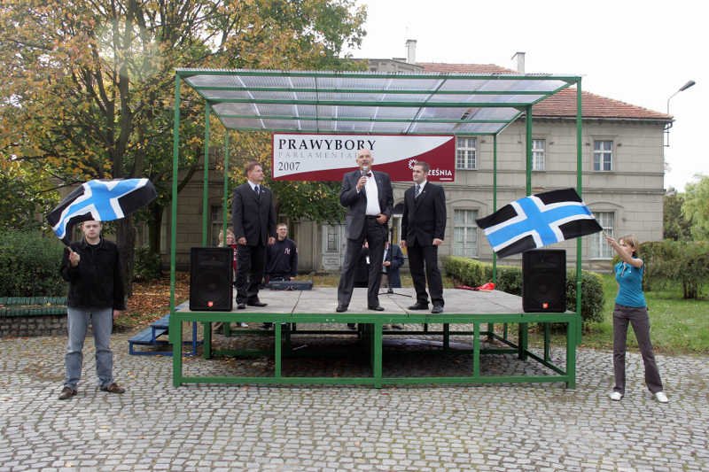 Janusza Korwin-Mikkego czeka izolacja? Powrót do samotności z 2007 r. (tu prawybory we Wrześni) mu nie grozi.