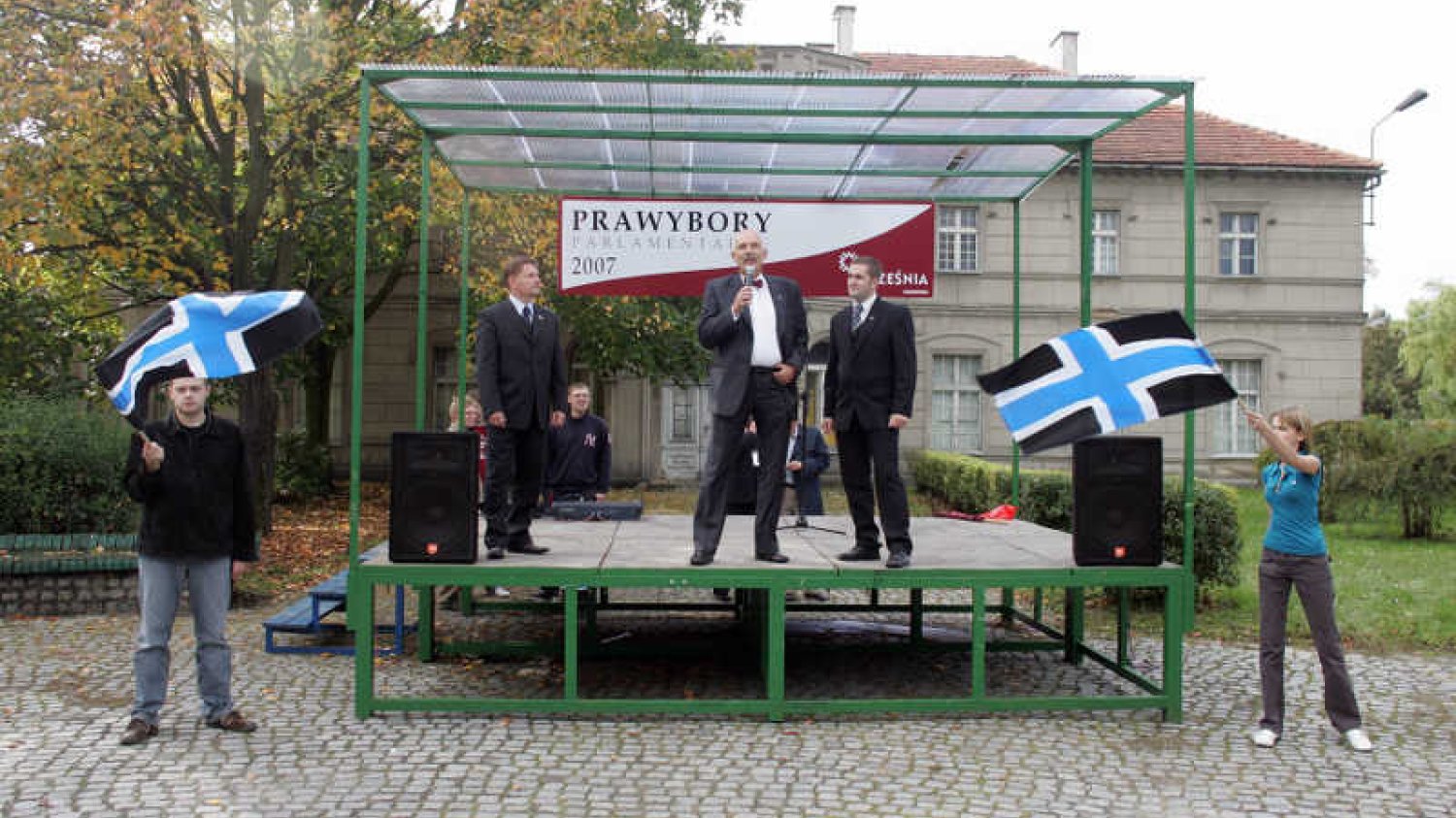 Janusza Korwin-Mikkego czeka izolacja? Powrót do samotności z 2007 r. (tu prawybory we Wrześni) mu nie grozi.