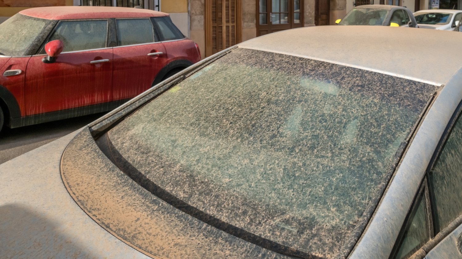 Brudny deszcz 15 kwietnia. Jak powstaje? Krwawy deszcz nad Polską. 15 kwietnia spadnie brudny deszcz z pyłem saharyjskim