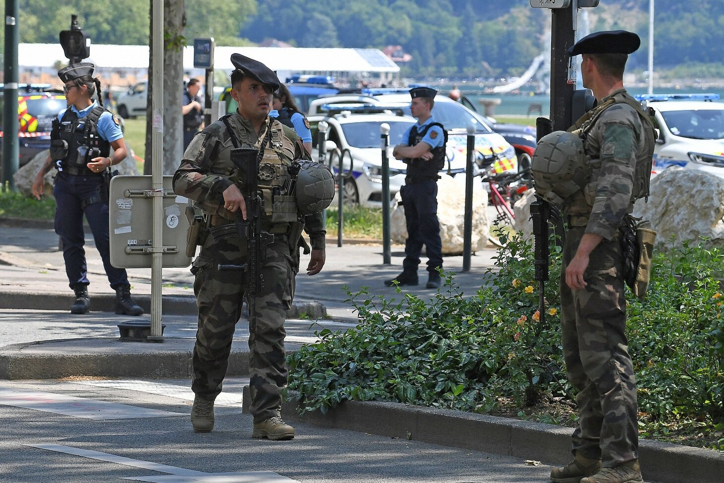 Atak w Annecy we Francji.