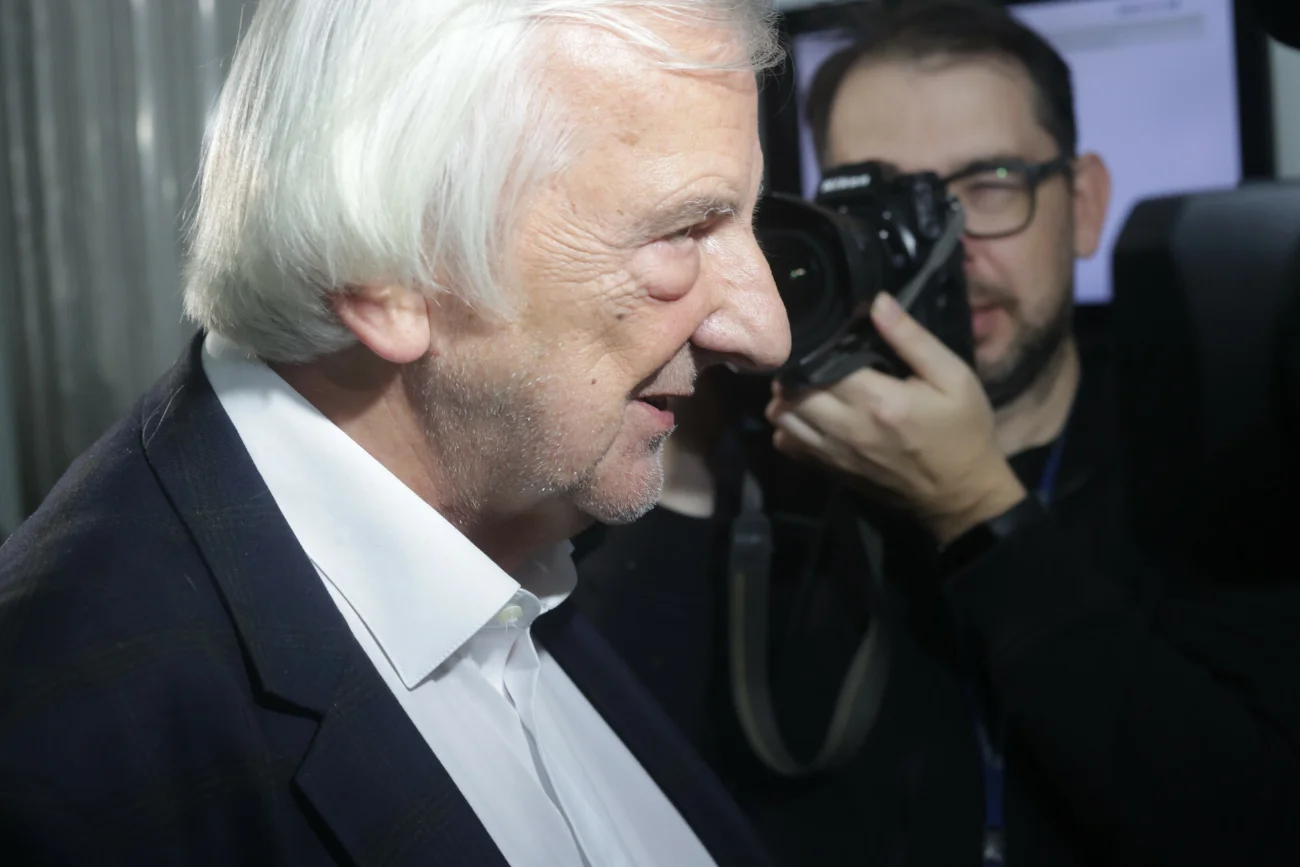 Terlecki zaskoczony pytaniem dziennikarza TVN. Nie wiedział gdzie odbywają się rozmowy koalicyjne własnego klubu.