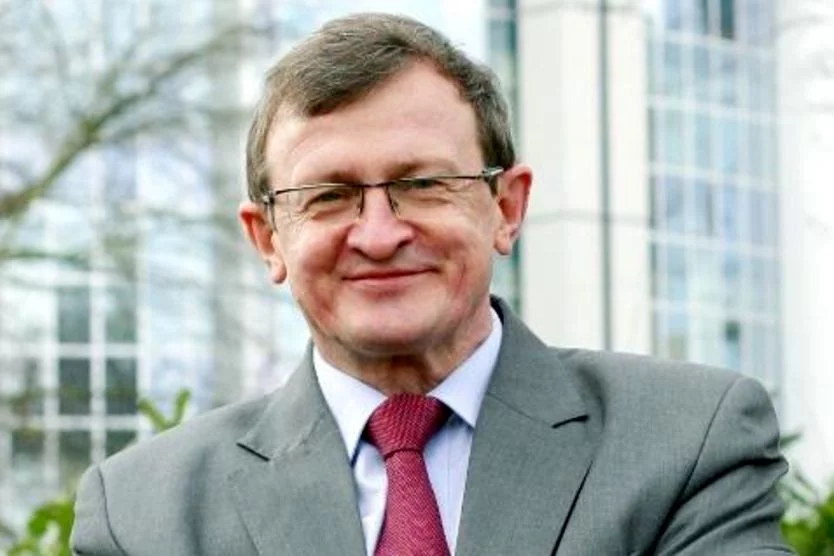 Tadeusz Cymański opowiedział, co go spotkało, gdy ujawnił, że zmaga się z chorobą nowotworową. Czym są mięsaki GIST, z powodu których powinien być operowany? Tadeusz Cymański — choroba. Czym jest mięsak GIS? Poseł walczy z falą hejtu