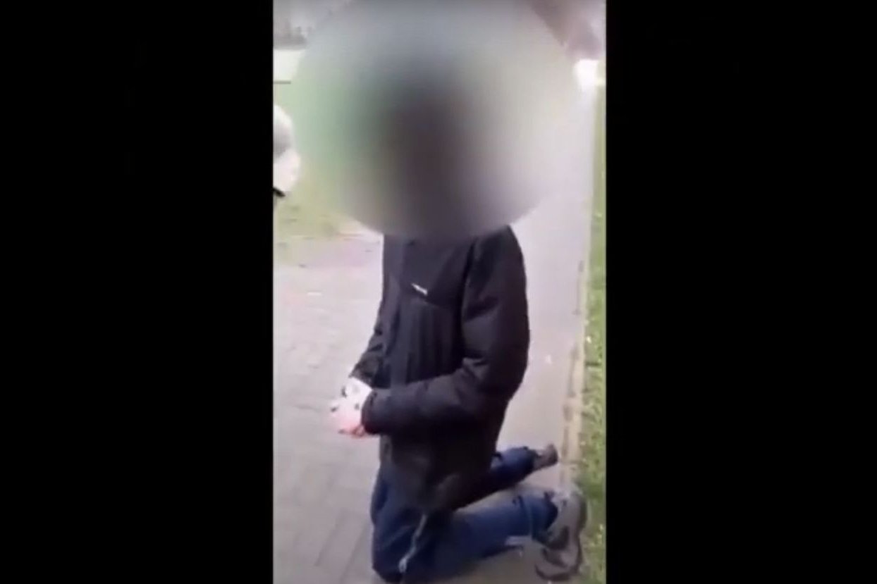 Dzieci w Myszkowie znęcały się nad niepełnosprawnym psychicznie. Nagranie wrzuciły do sieci.