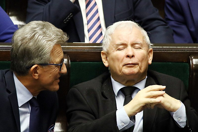 Prezes PiS Jarosław Kaczyński nie ma powodów do zmartwień. Najnowszy sondaż pokazuje, że poparcie dla PiS jest bardzo wysokie i rośnie.