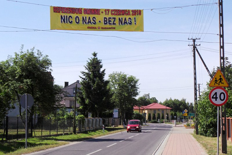 Ponad 80 procent mieszkańców gminy Baranów opowiedziało się przeciwko  budowie lotniska. Ale frekwencją nie ma się co chwalić.