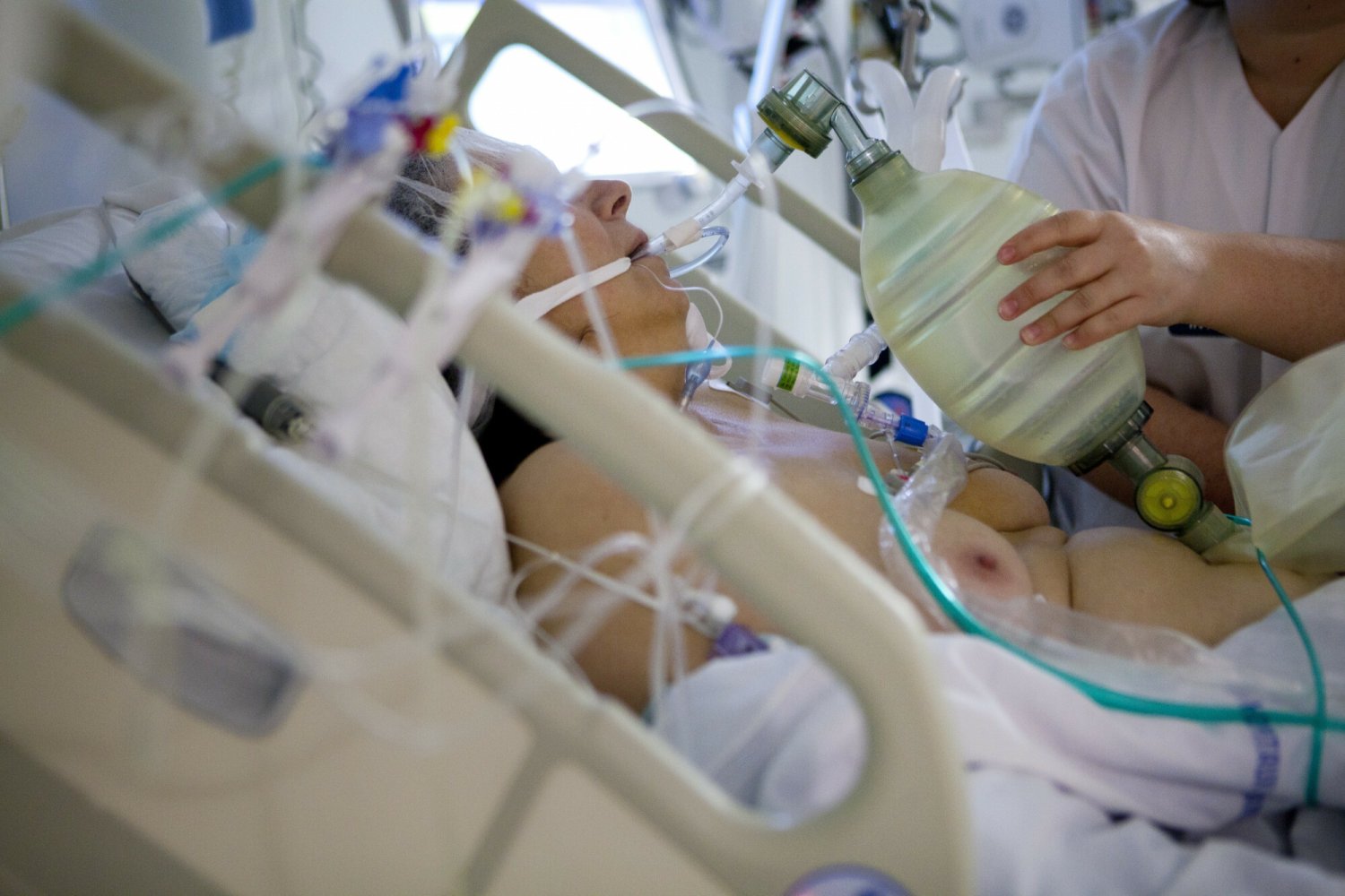 Padł rekord liczby zakażeń letniej fali koronawirusa.