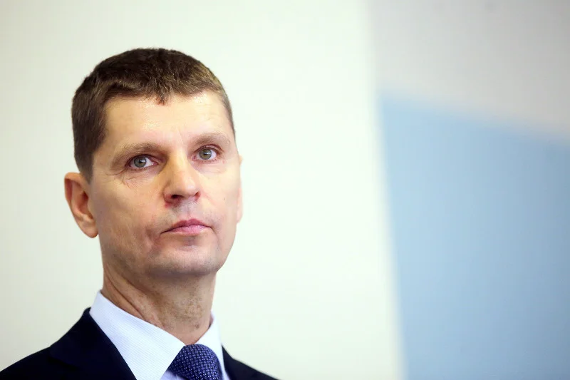 Szef MEN Dariusz Piontkowski uchyla rąbka tajemnicy, co dalej z rokiem szkolnym, wakacjami i egzaminami.