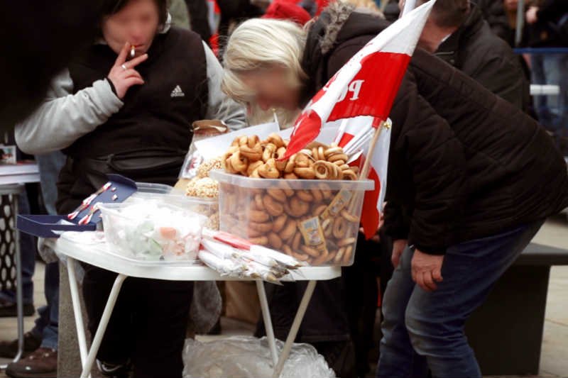 Na Krakowskim Przedmieściu trwa wielki jarmark.