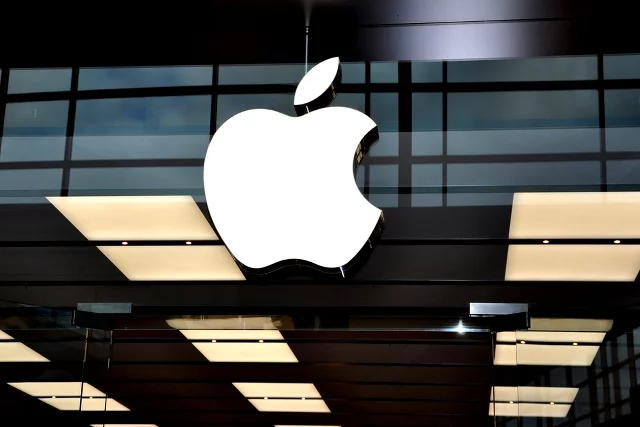 Posiadacze iPhone'ów strzeżcie się! Jesteście inwigilowani na masową skalę. Raport Apple nie pozostawia wątpliwości
