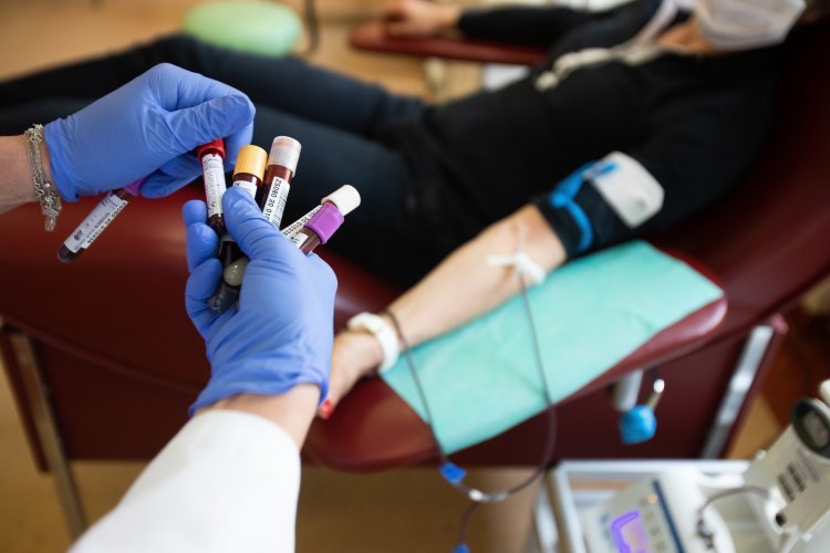 Ministerstwo Zdrowia podało nowe dane o zakażeniach i zgonach związanych z covid-19.