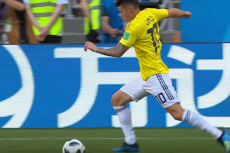 Pewien Kolumbijczyk próbował przemycić sporą porcję narkotyków w... oficjalnych koszulkach reprezentacji Kolumbii.