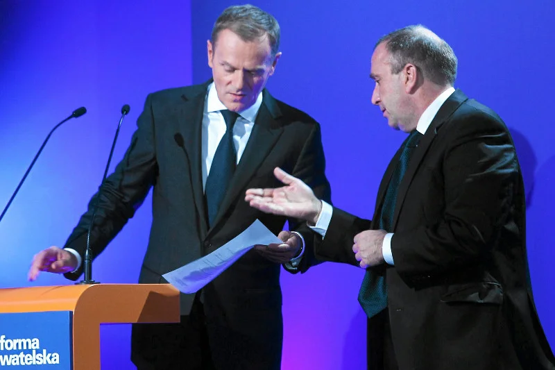 Donald Tusk jest 2 cm wyższy od Grzegorza Schetyny.