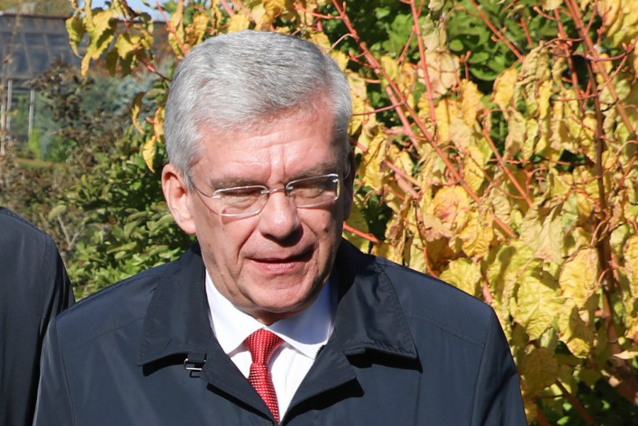 Marszałek Karczewski wyprowadził się z rządowej willi przy ul. Parkowej.