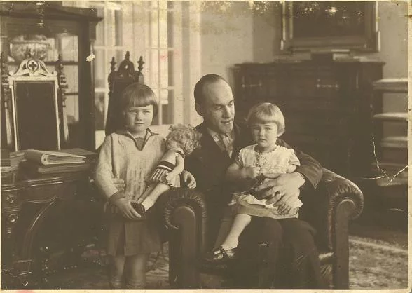 Iwaszkiewicz z córkami
