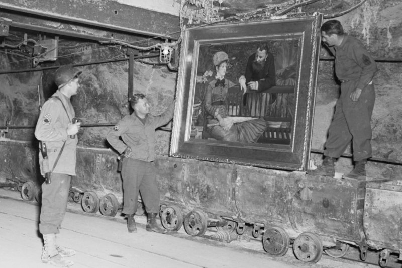 Gdzie naziści ukryli zrabowane skarby? Na te pytania odpowiada... Adolf Hitler w książce "Spowiedź Hitlera 3. Szczera rozmowa o zaginionych skarbach", której autorem jest Christopher Macht