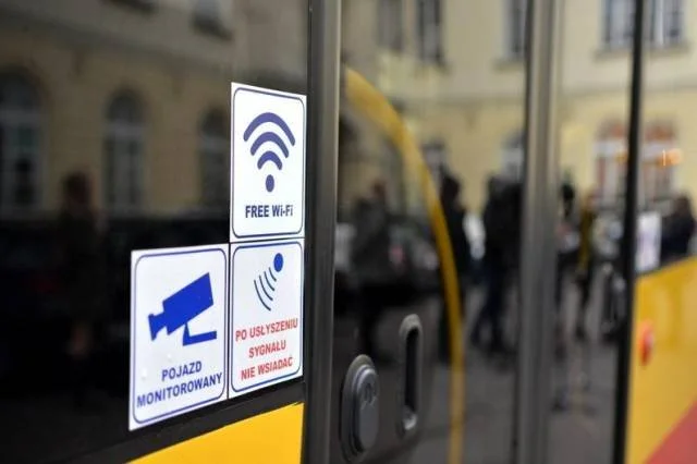 Darmowy internet w komunikacji miejskiej, Warszawa