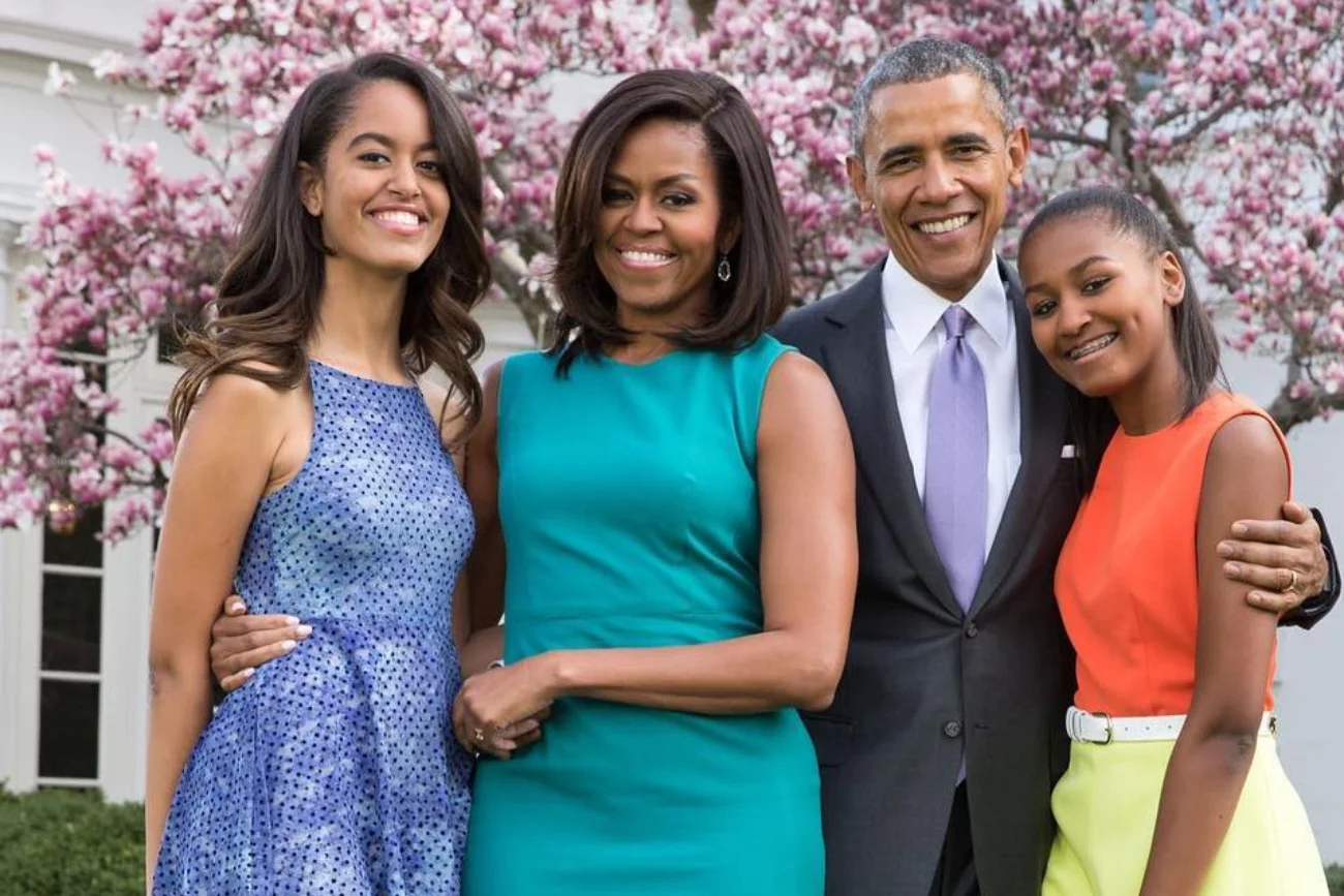 Młodsza córka byłego prezydenta USA, Sasha Obama kończy 20 lat. Barack i Michelle Obama złożyli jej wzruszające życzenia