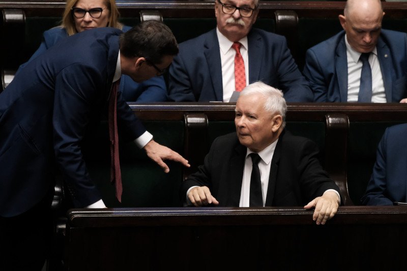 Opozycja ma powód, by cieszyć się z możliwego wejścia Jarosława Kaczyńskiego do rządu.