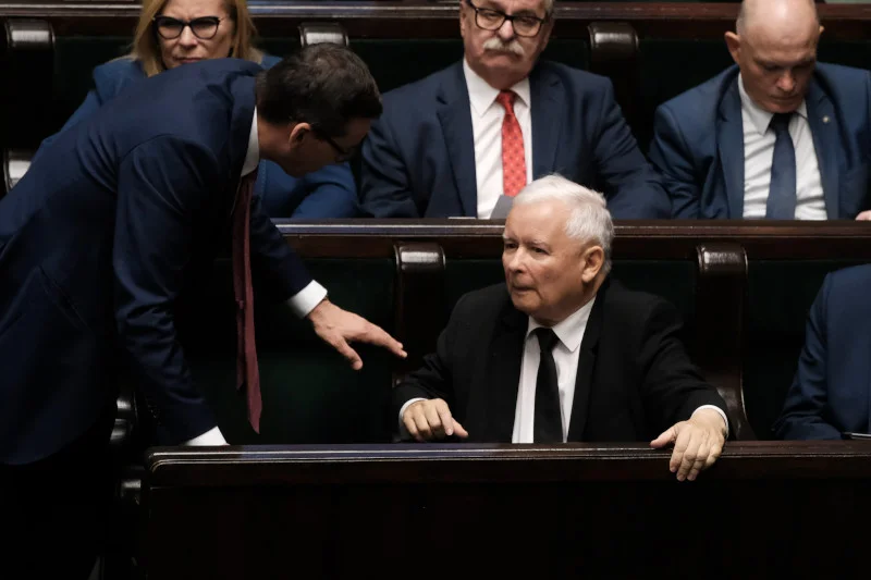 Opozycja ma powód, by cieszyć się z możliwego wejścia Jarosława Kaczyńskiego do rządu.