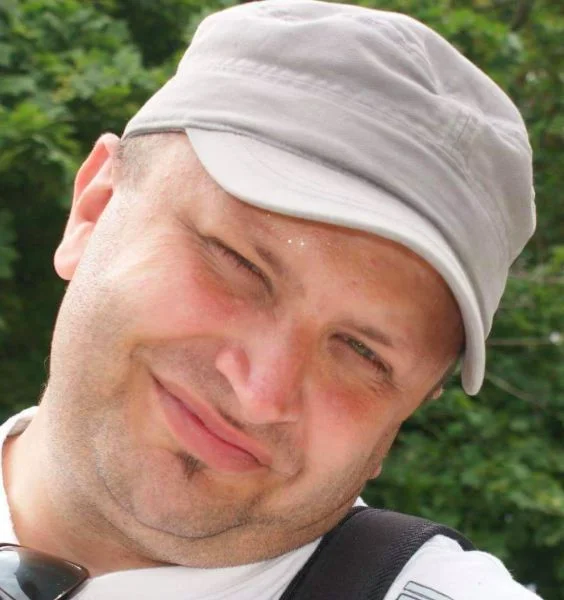 Damian Siedlecki, użytkownik Twittera, którego wpis o rodzinie zrobił furorę wśród internautów.