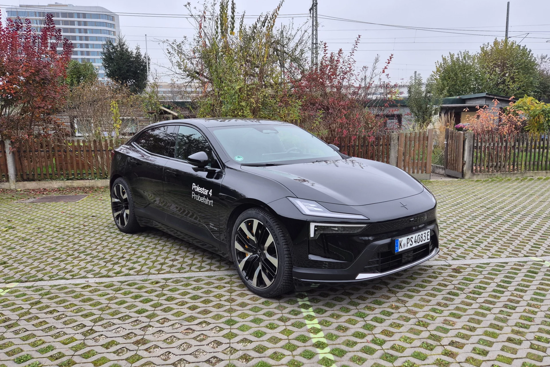 Tak prezentuje się Polestar 4.