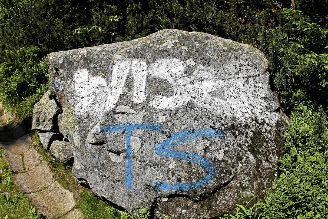 Turyści co roku dewastują Tatry, zostawiając upiorne pamiątki po swojej obecności.