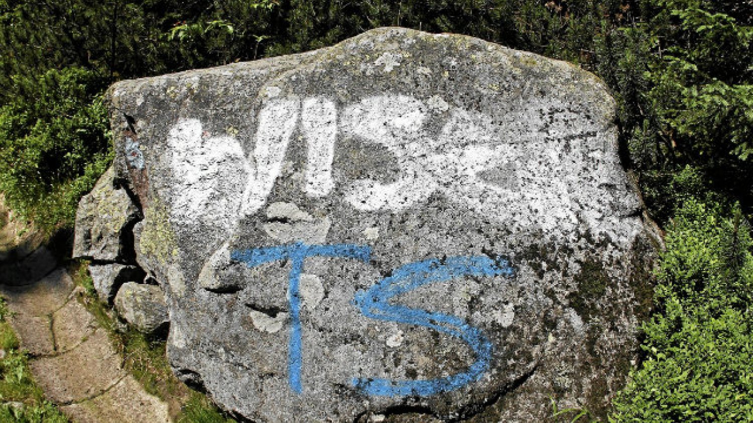 Turyści co roku dewastują Tatry, zostawiając upiorne pamiątki po swojej obecności.