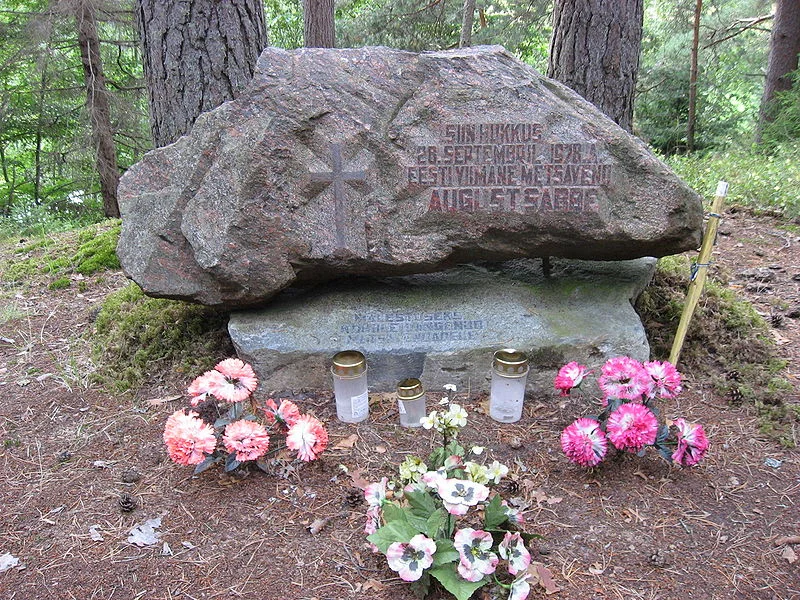 Pomnik na miejscu śmierci Augusta Sabbe, na brzegu rzeki Võhandu w Paidra w Estonii.