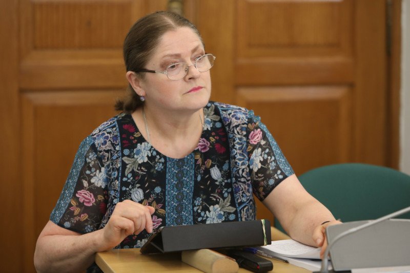 Trwa wymiana zdań między Trelą a Pawłowicz. "Udanej majówki z ulubionymi trunkami, proszę tylko nie przesadzić"