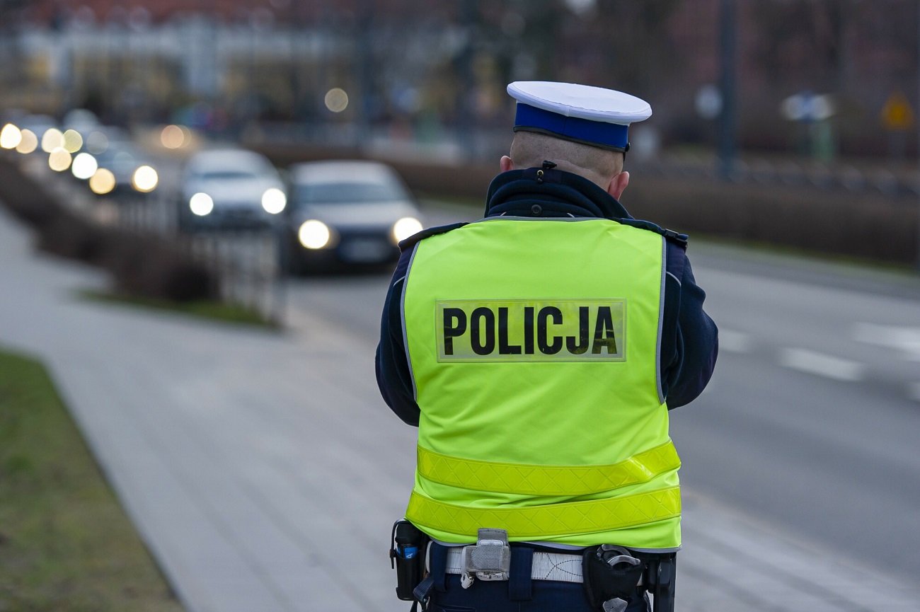 Kierowca z Ciechanowa zatrąbił na policjantów. Potem stracił prawo jazdy. Zdjęcie ilustracyjne