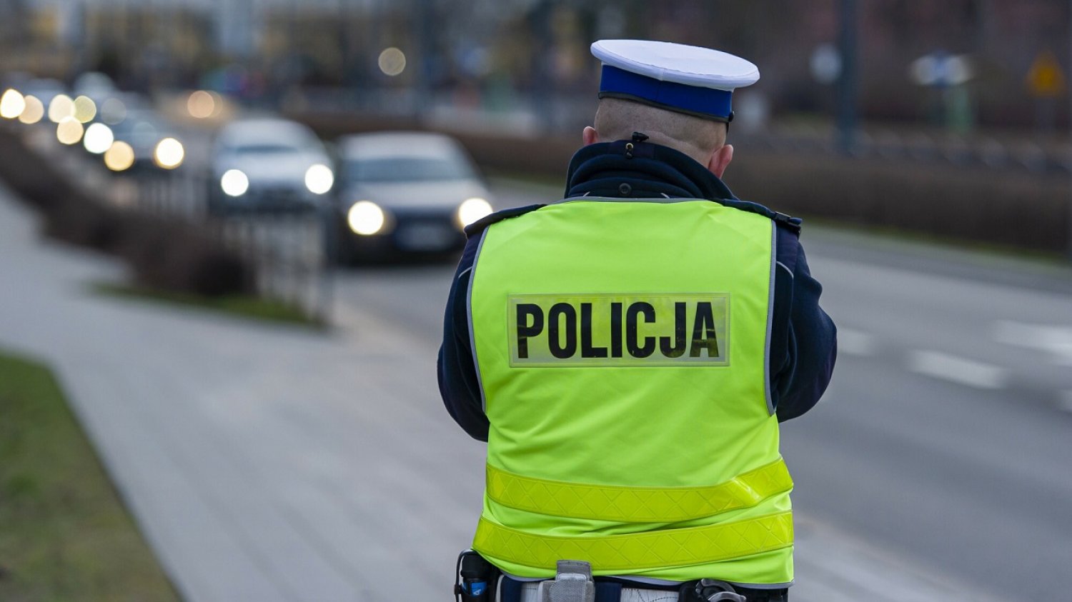 Kierowca z Ciechanowa zatrąbił na policjantów. Potem stracił prawo jazdy. Zdjęcie ilustracyjne