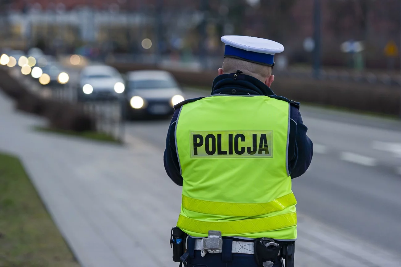 Kierowca z Ciechanowa zatrąbił na policjantów. Potem stracił prawo jazdy. Zdjęcie ilustracyjne