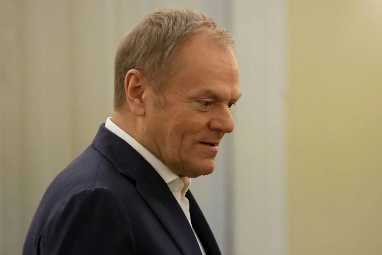 KO na prowadzeniu w nowym sondażu partyjnym. Przed Tuskiem jednak problemy.