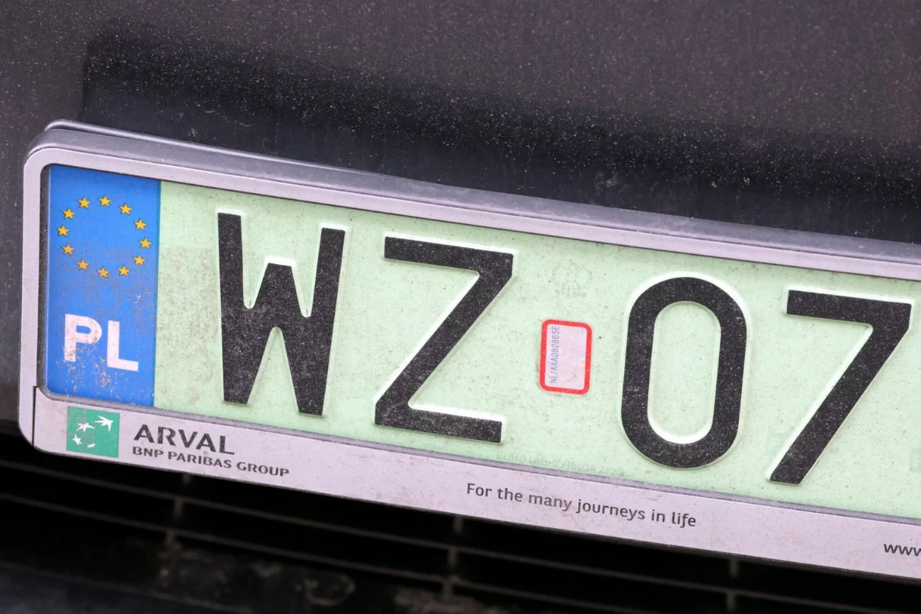 Ważna informacja dla kierowców. Szykuje się jedna kluczowa zmiana w rejestracji pojazdów. Większa dowolność przy rejestracji pojazdów. Ministerstwo szykuje zmiany.