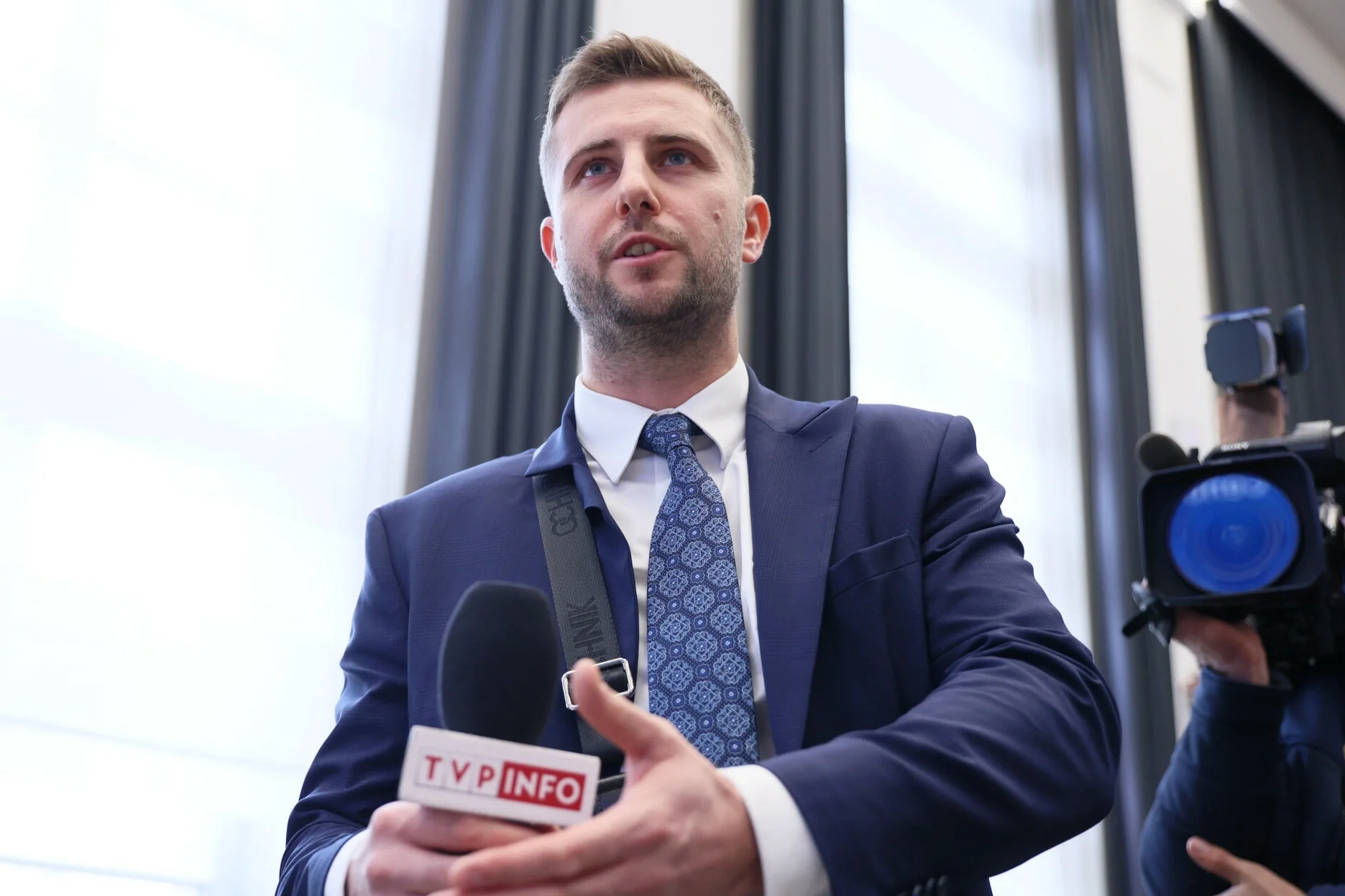 Kłeczek w nerwach po konferencji Tuska. Tak skomentował to, co się stało.