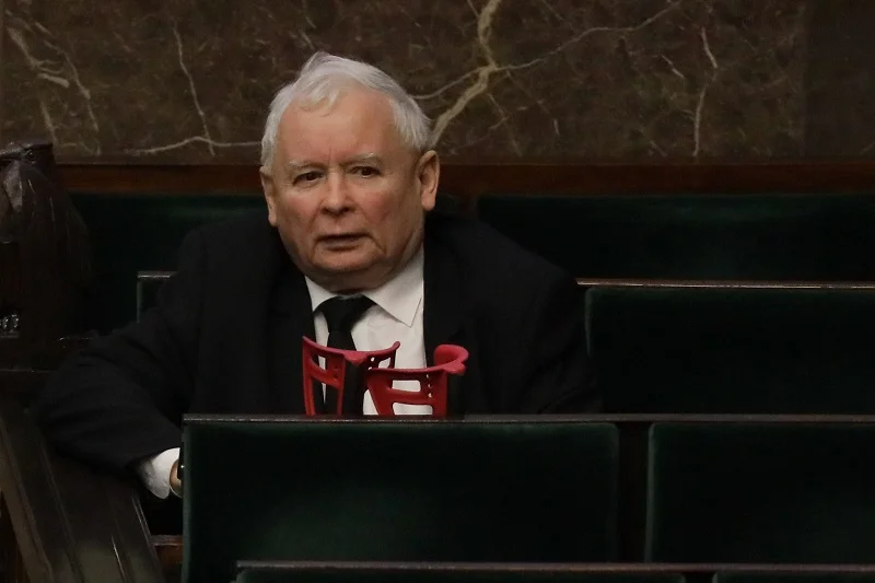 Pod zdjęciem Jarosława Kaczyńskiego pojawiły się wulgarne komentarze na Twitterze.