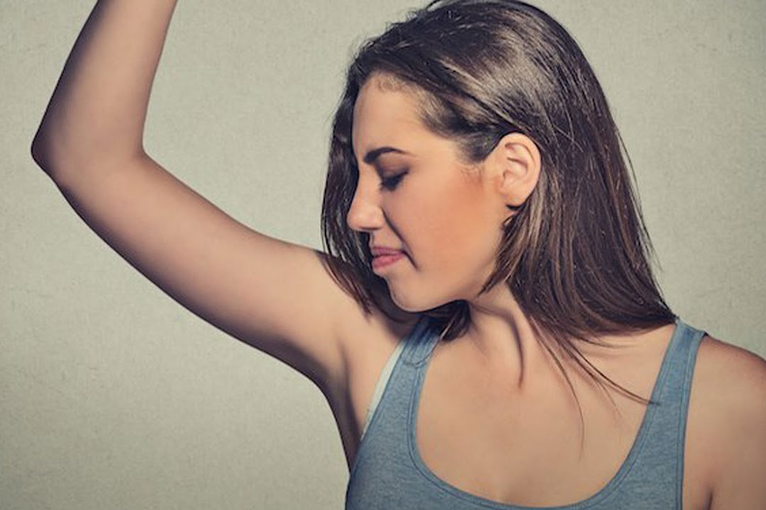 Tylko prawidłowe używanie antyperspirantu przynosi zadowalający efekt.