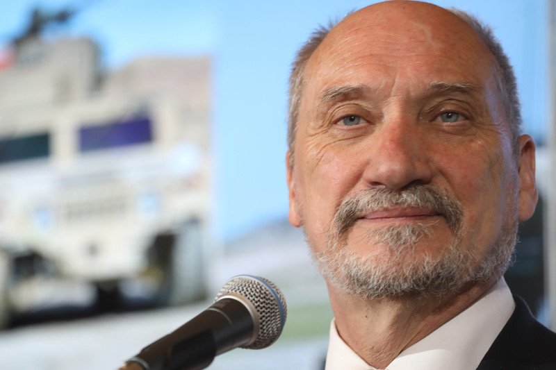 "Po ch** samolotom skrzydła". Chor. Bardoń w krótkich, żołnierskich słowach skwitował rewelacje podkomisji Macierewicza