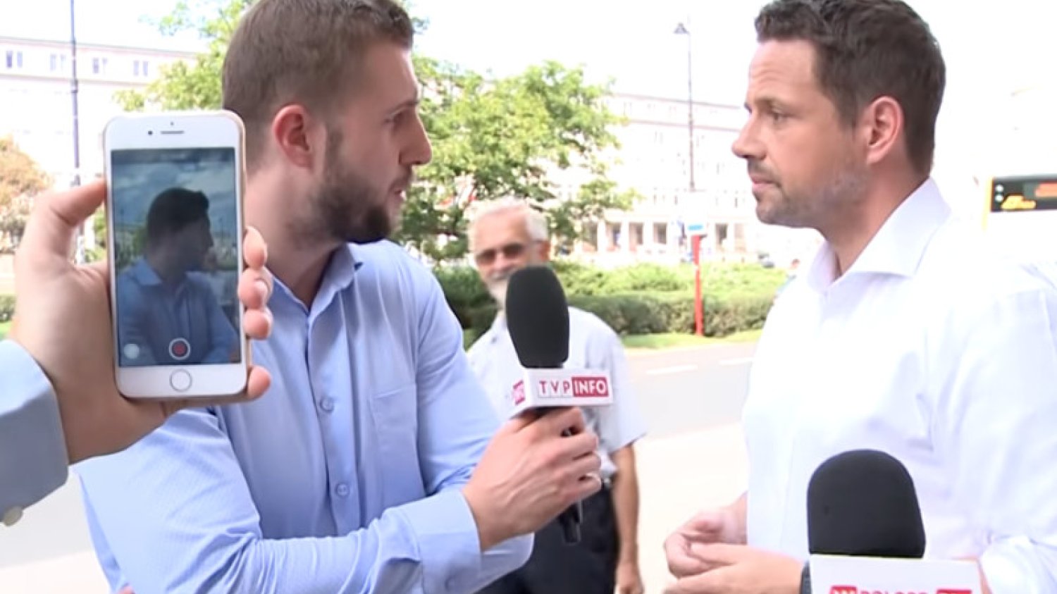 Miłosz Kłeczek od 2016 roku pracuje w TVP Info, wcześniej związany był m.in. z Superstacją czy TVN24.