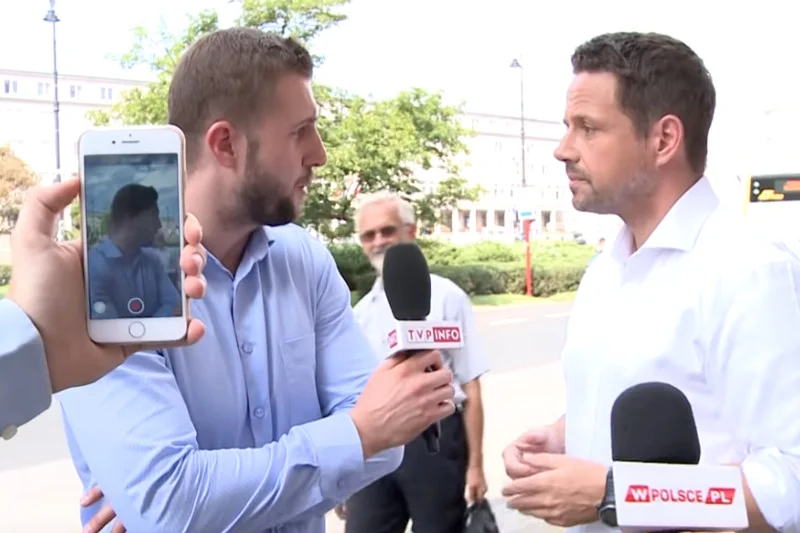 Miłosz Kłeczek od 2016 roku pracuje w TVP Info, wcześniej związany był m.in. z Superstacją czy TVN24.