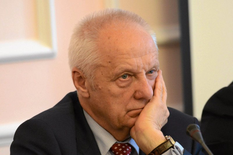 Niesiołowski krytycznie ocenił wystąpienie Szydło.