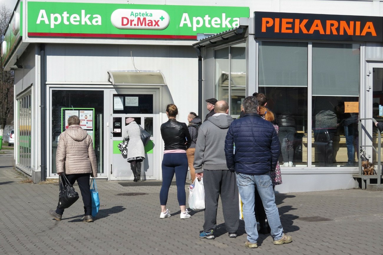Po tym, jak w ubiegłym tygodniu Polacy wykupywali w aptekach leki dla uchodźców z Ukrainy, sprzedaż w aptekach wraca do normy.