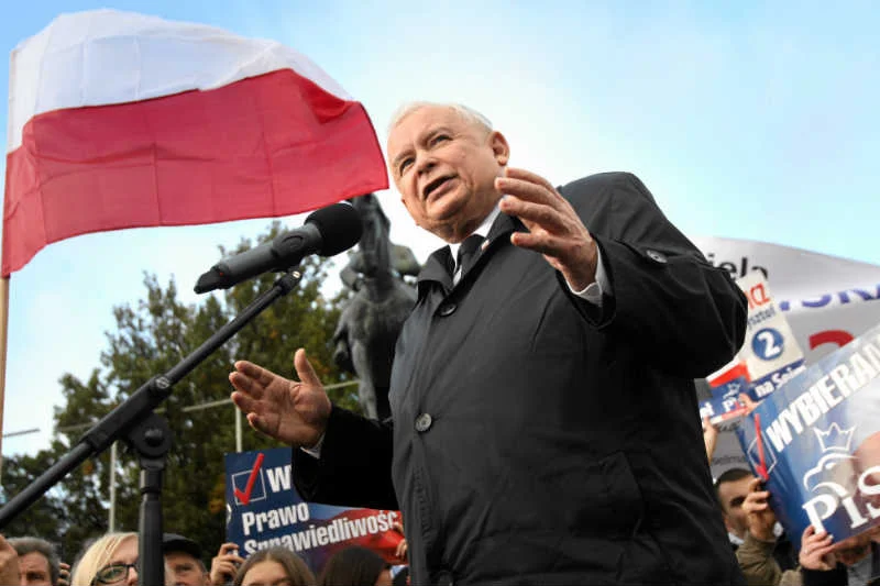 Jarosław Kaczyński od dzieciństwa ma wpojony podział na lepszych i gorszych.