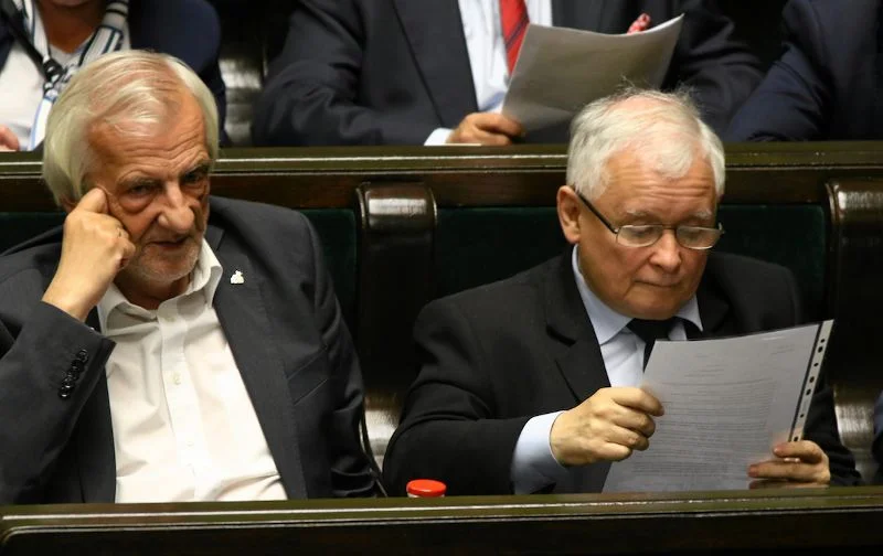 Ryszard Terlecki i Jarosław Kaczyński w Sejmie podczas wieczornego bloku głosowań
