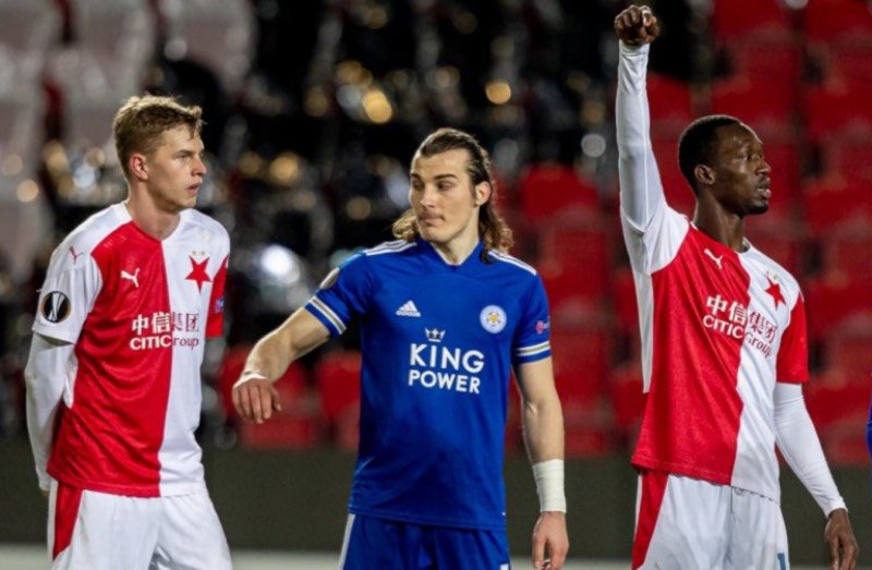 Liga Europy: Slavia sensacyjnie pokonała Leicester, awans Milanu, Romy i Manchesteru.