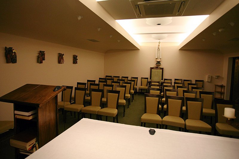 Kaplica sejmowa cieszy się coraz większym zainteresowaniem pobożnych posłów.