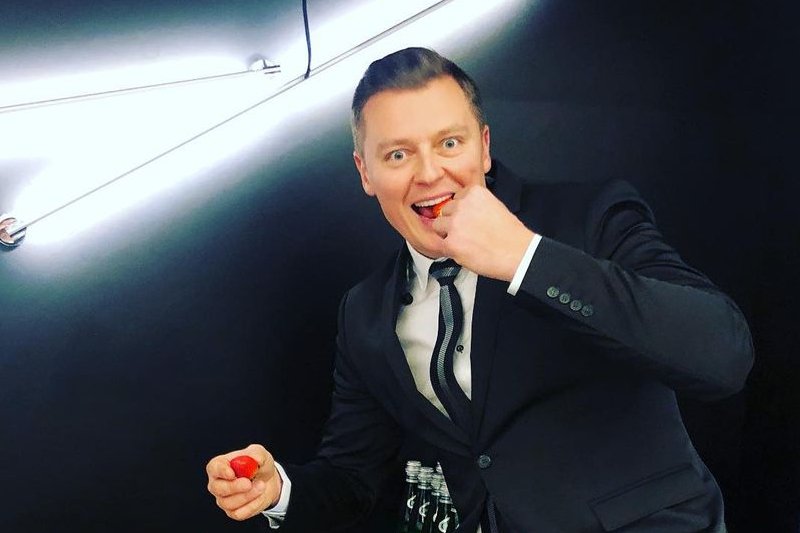 Rafał Brzozowski zaręczony. Kim jest narzeczona ulubieńca Jacka Kurskiego?