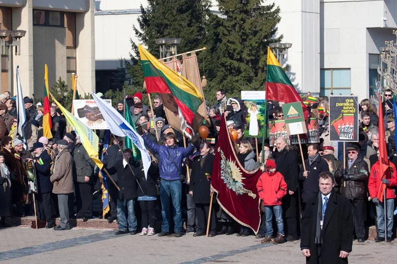 Wybory w Litwie wygrała lewica. Na zdjęciu Litwini świętują odzyskanie niepodległości, 2011 r.
