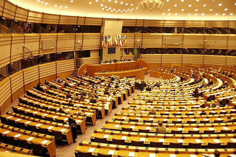 Niektórzy europosłowie z Polski zatrudniają rzesze asystentów